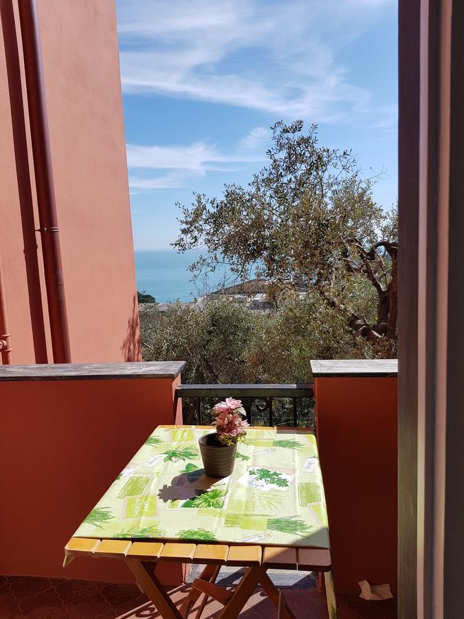 Lorenzo'S Charming Flat Monterosso al Mare Exteriör bild